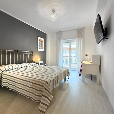 3 Bedroom Flat With Private Parking And Metro At 4 Mins Walk Apartment *
