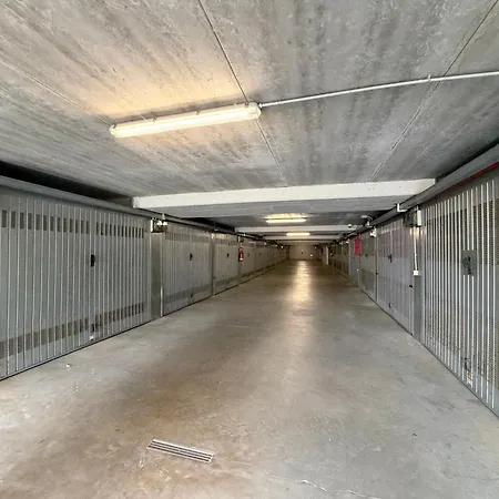 3 Bedroom Flat With Private Parking And Metro At 4 Mins Walk Apartment *
