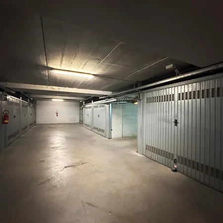Apartment 3 Bedroom Flat With Private Parking And Metro At 4 Mins Walk *